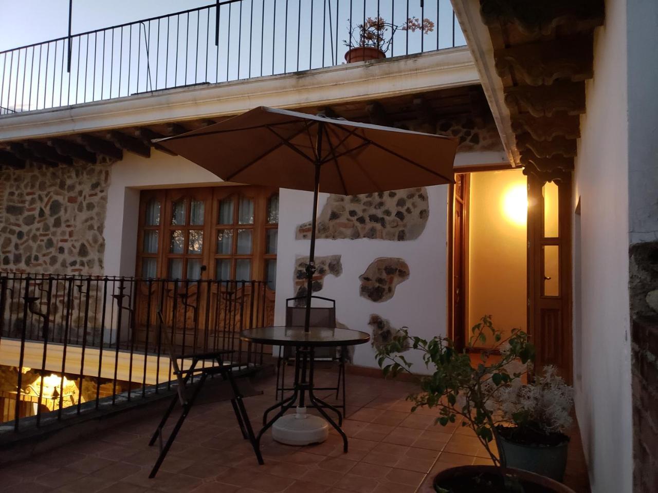 Bed and Breakfast La Casa De La Alameda Антигуа-Гватемала Экстерьер фото