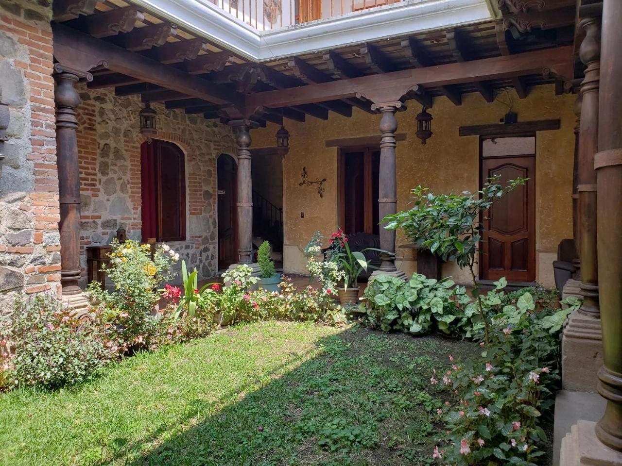 Bed and Breakfast La Casa De La Alameda Антигуа-Гватемала Экстерьер фото