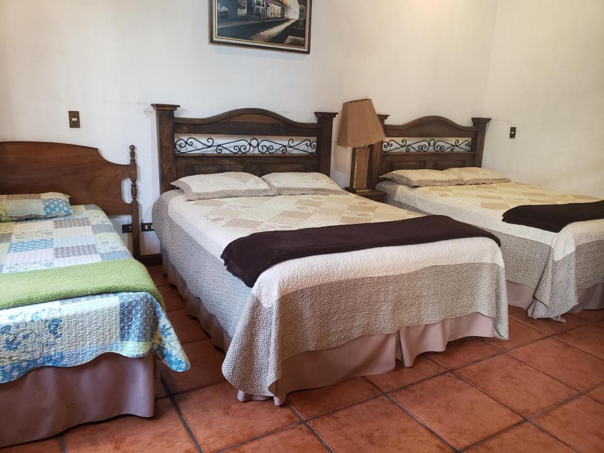 Bed and Breakfast La Casa De La Alameda Антигуа-Гватемала Экстерьер фото